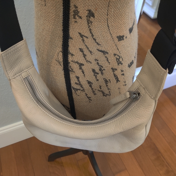 Small Baggu Crescent Leather Shoulder Bag - Picture 3 of 10